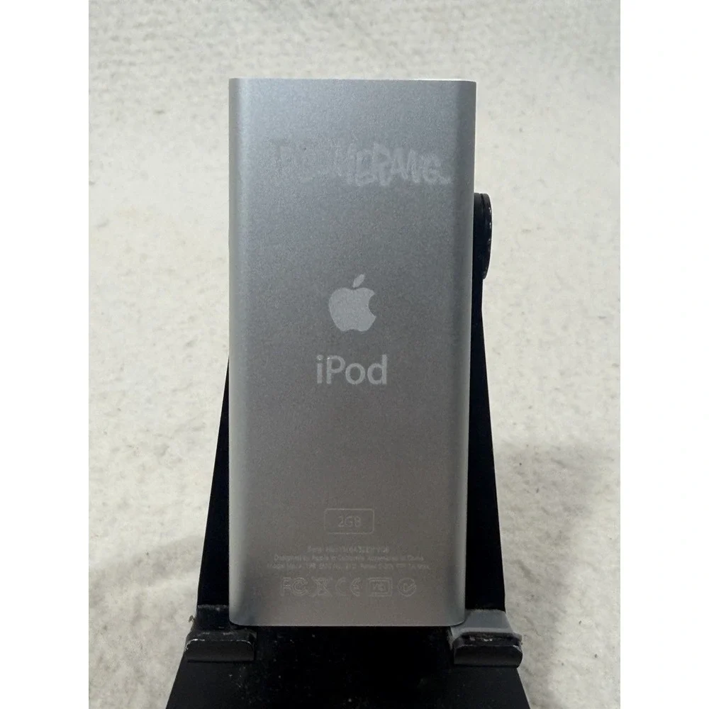 Apple iPod Nano 4th Generation 2GB Silver MP3 Player A1285 Tested Working